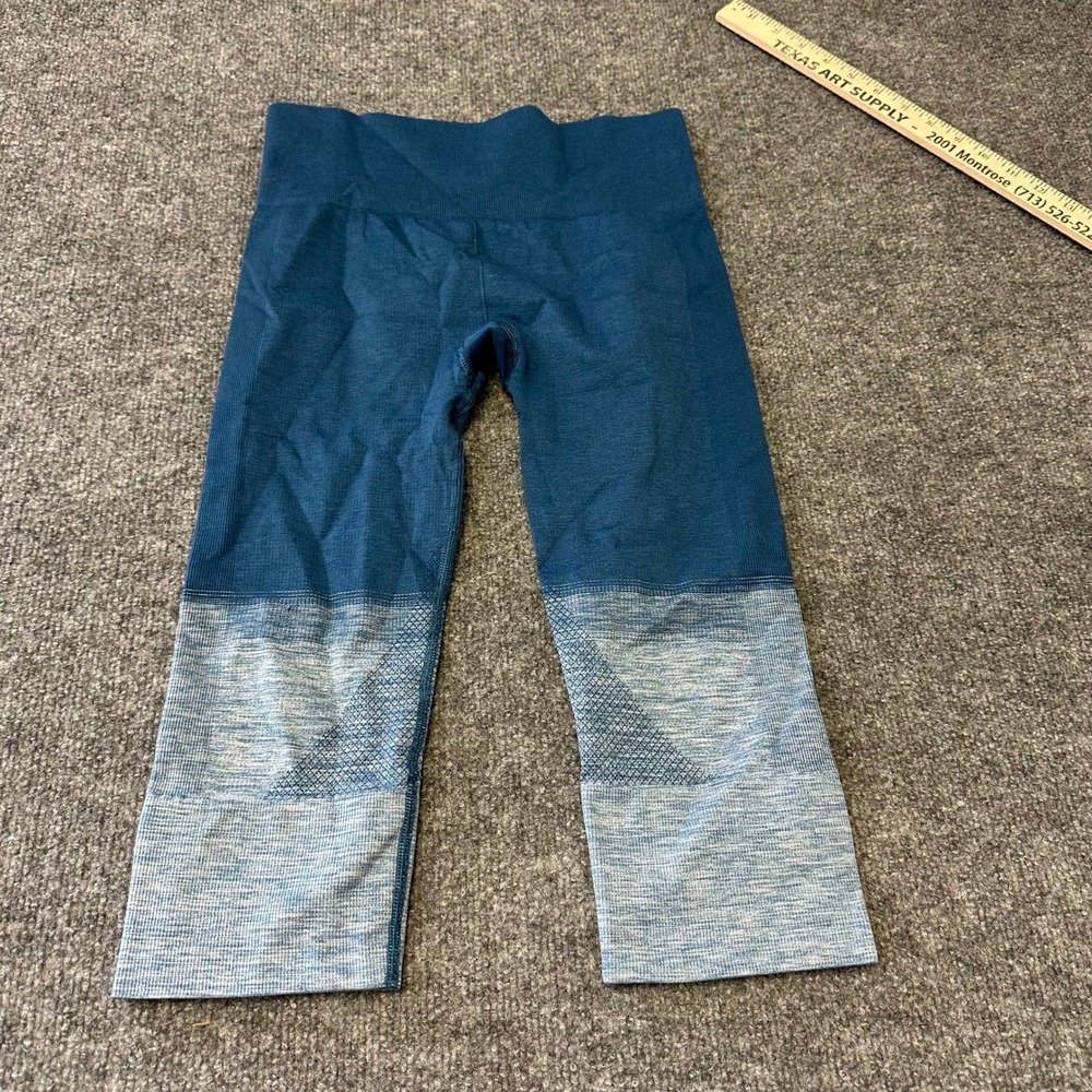 Lululemon Leggings Womens Size 6Blue Ebb to Street Crop Seamless Ombre Yoga Pant